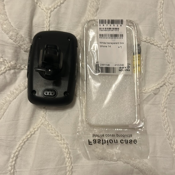 Car phone mount, iPhone 14 case & power bank - Picture 2 of 4